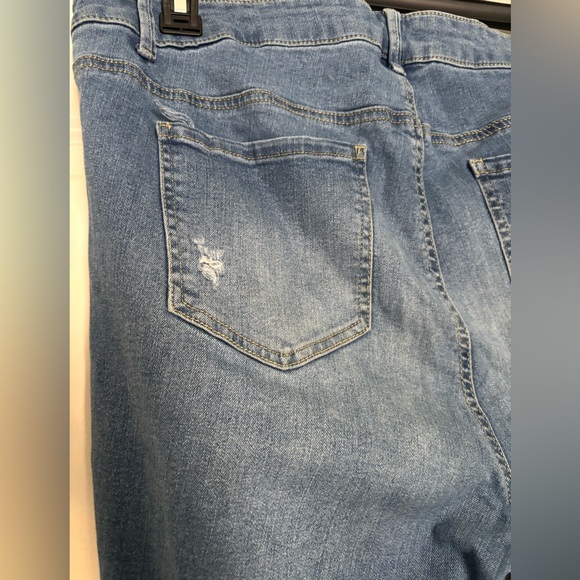d. jeans Women's Cropped Distressed Blue Jeans - Picture 7 of 8